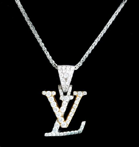 14k louis vuitton necklace.